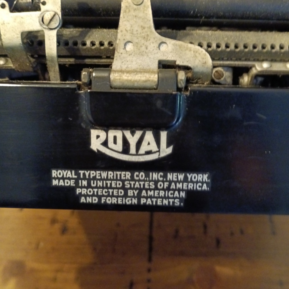 Vintage Royal Portable Typewriter 1930s Touch Control Glass Keys Made in USA - Picture 8 of 9
